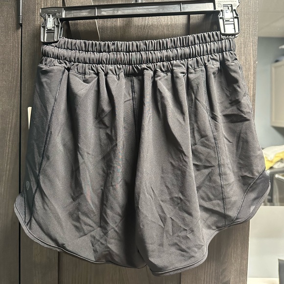 LULULEMON HOTTY HOT LR SHORT - Picture 2 of 3